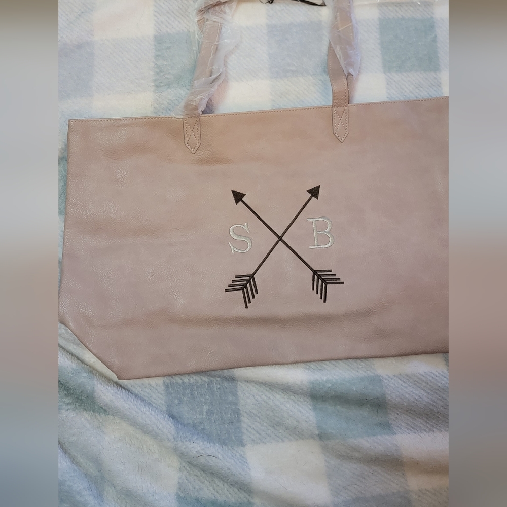Moder tote in Stone Distressed pebble with "S B" and arrows